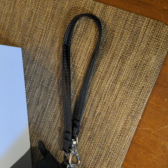 Thirty-One Wristlet/Wallet - Picture 6 of 6